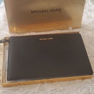 Michael Kors Jetset Wristlet Pouch